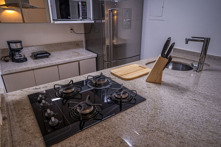 Flat com Limpeza Diária, Piscina e Praia - DL1804