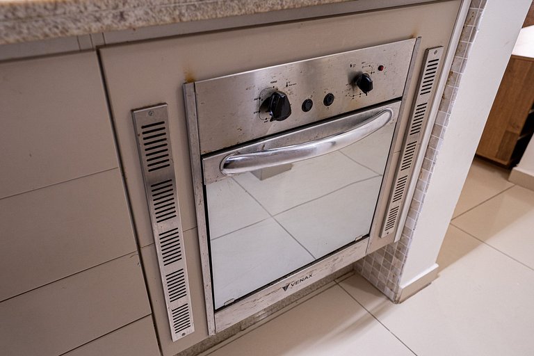 Flat com Limpeza Diária, Piscina e Praia - DL1804