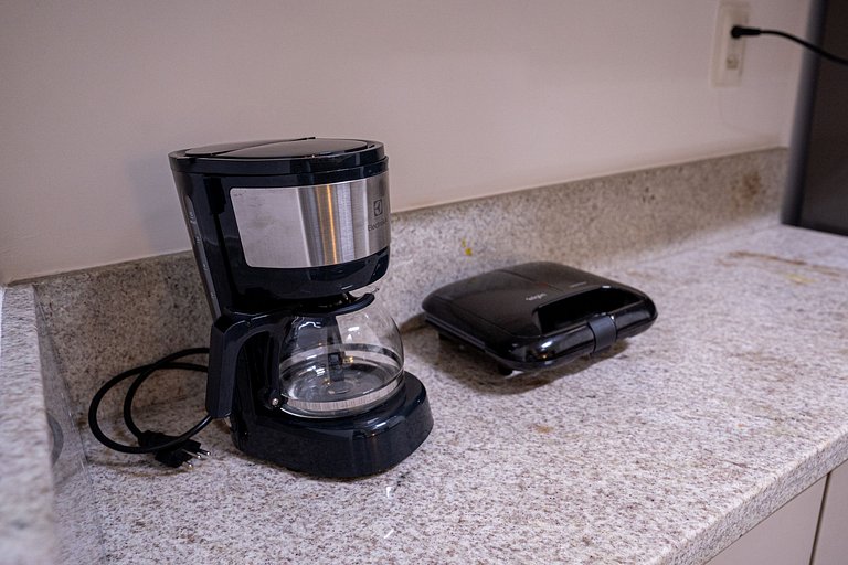 Flat com Limpeza Diária, Piscina e Praia - DL1804