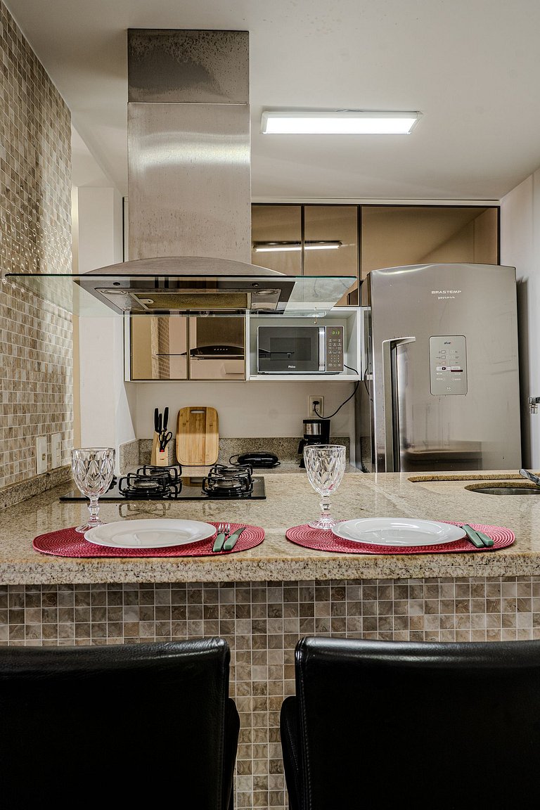 Flat com Limpeza Diária, Piscina e Praia - DL1804