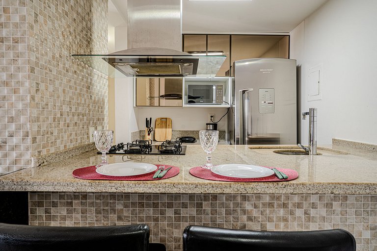 Flat com Limpeza Diária, Piscina e Praia - DL1804