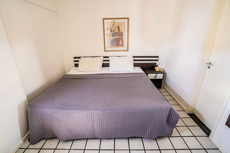 Flat com Limpeza Diária, Piscina e Praia - DL1804