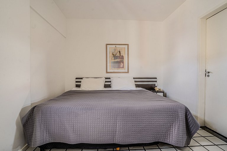 Flat com Limpeza Diária, Piscina e Praia - DL1804