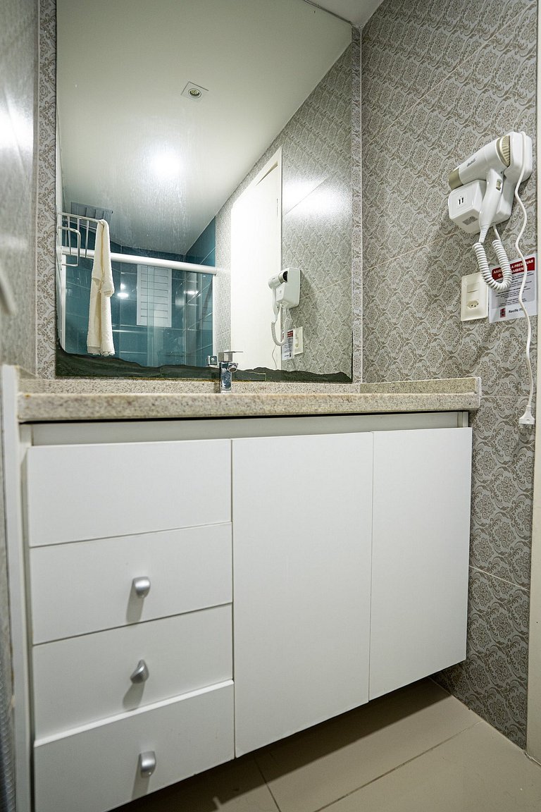 Flat c/ Limpeza Diária | Piscina e Praia - DL1804