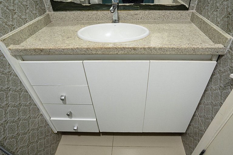 Flat com Limpeza Diária, Piscina e Praia - DL1804