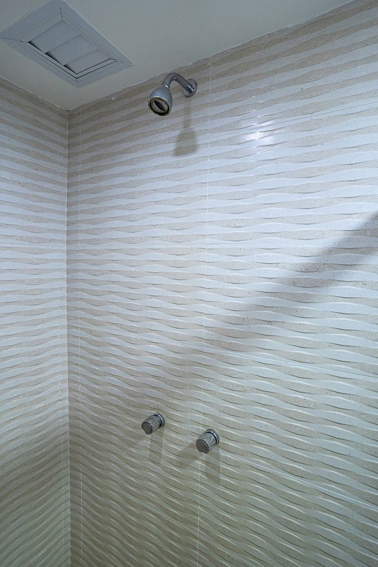 Flat com Limpeza Diária, Piscina e Praia - DL1804