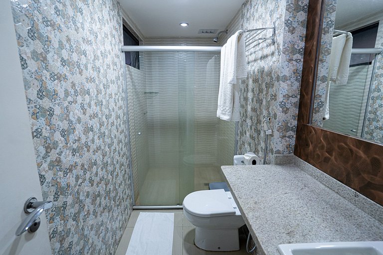 Flat com Limpeza Diária, Piscina e Praia - DL1804