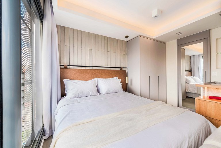 Apto Alto Padrão c/ Piscina no Rooftop - PG716