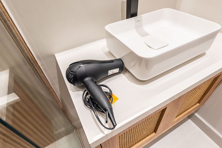 Studio com Piscina e Metrô em Pinheiros - PG313