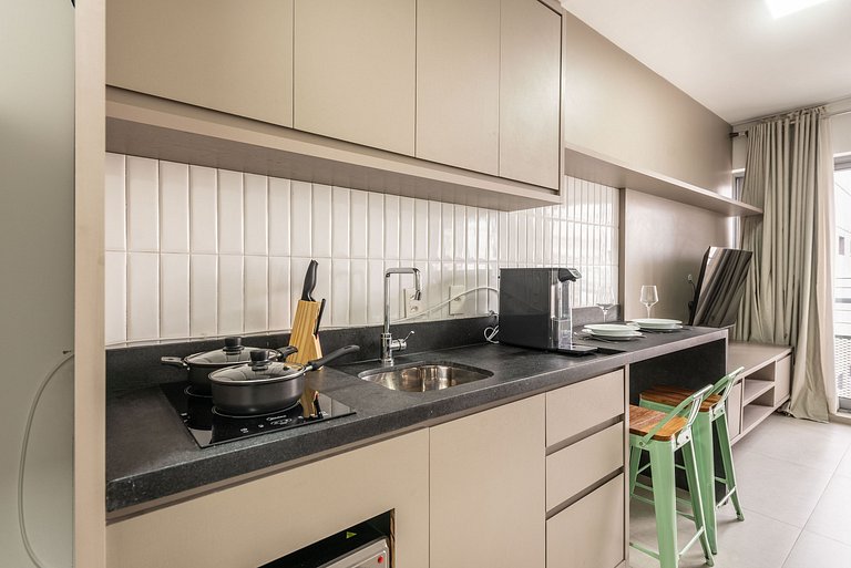 Studio em Pinheiros com piscina e academia - PG712