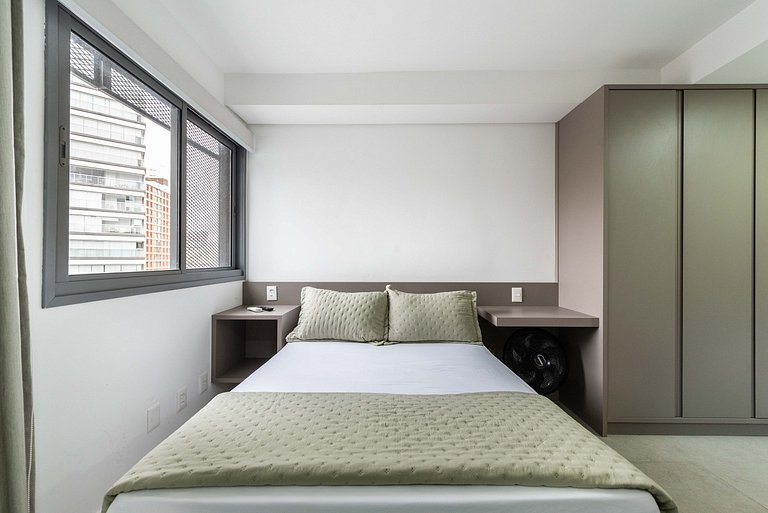 Studio em Pinheiros com piscina e academia - PG712