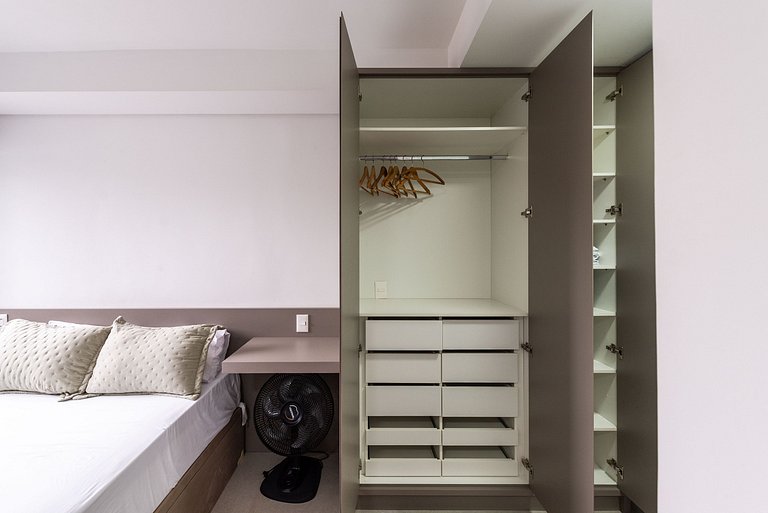 Studio em Pinheiros com piscina e academia - PG712