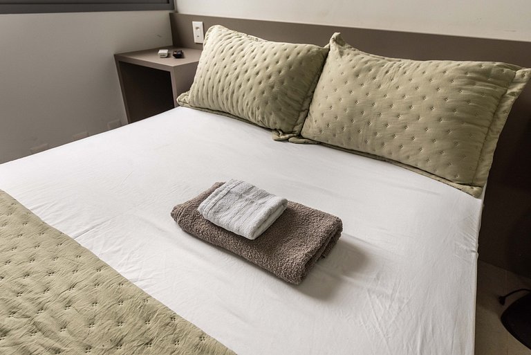 Studio em Pinheiros com piscina e academia - PG712