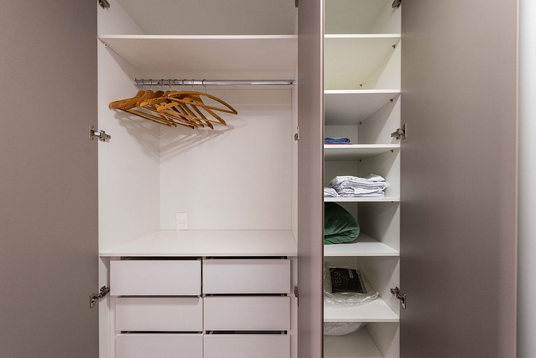 Studio em Pinheiros com piscina e academia - PG712