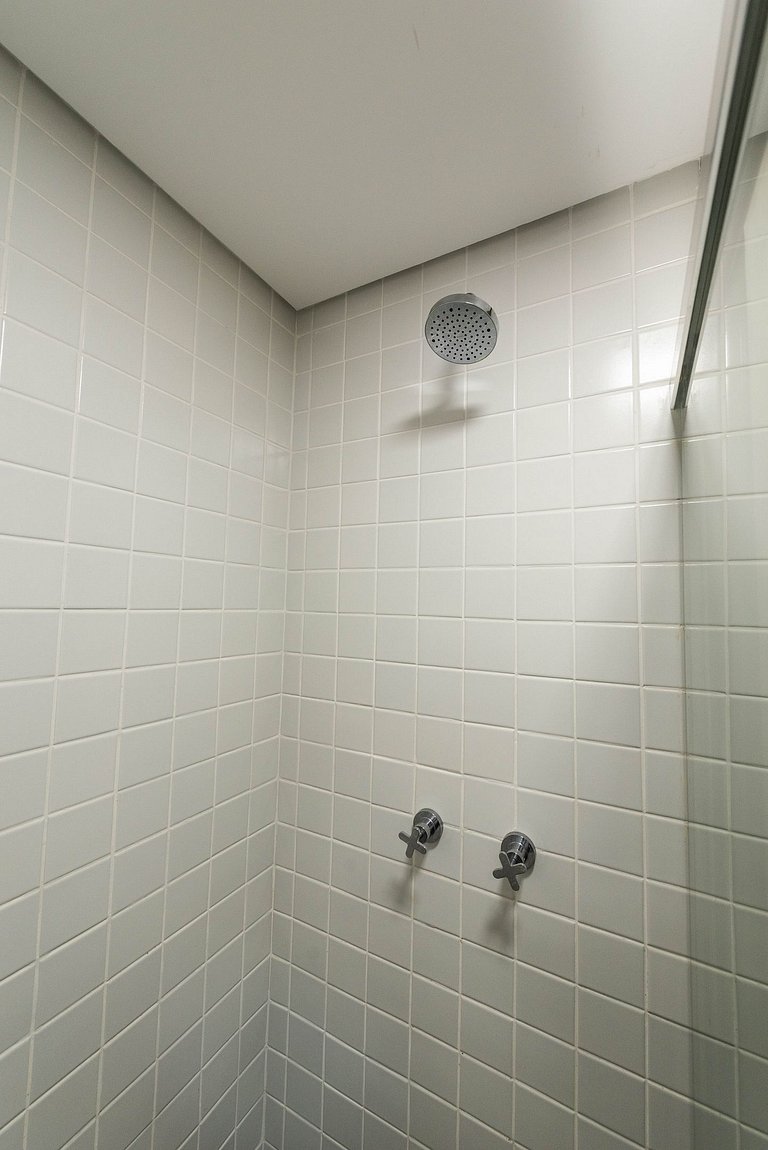 Studio em Pinheiros com piscina e academia - PG712