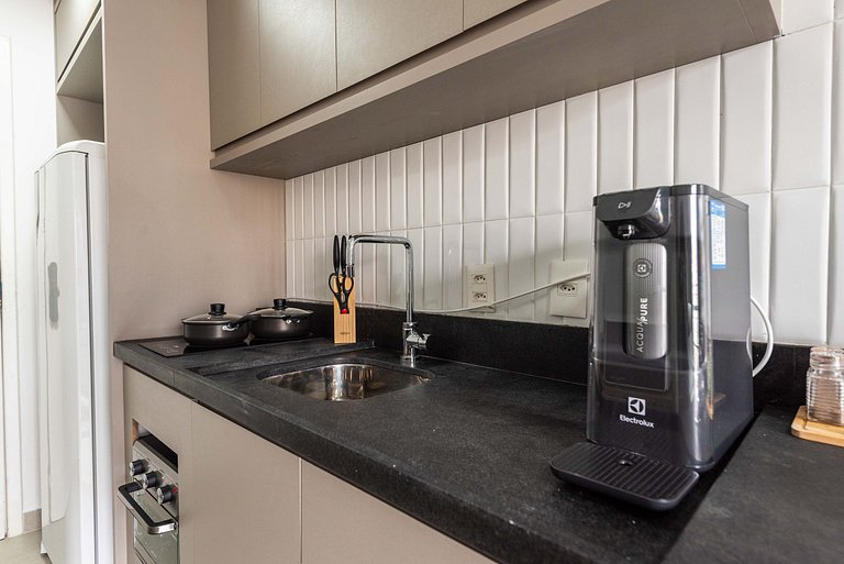 Studio em Pinheiros com piscina e academia - PG712