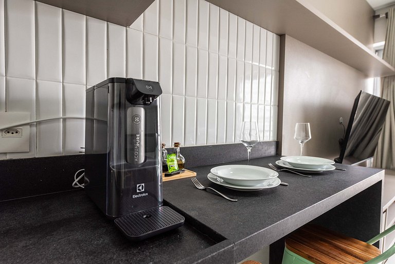 Studio em Pinheiros com piscina e academia - PG712