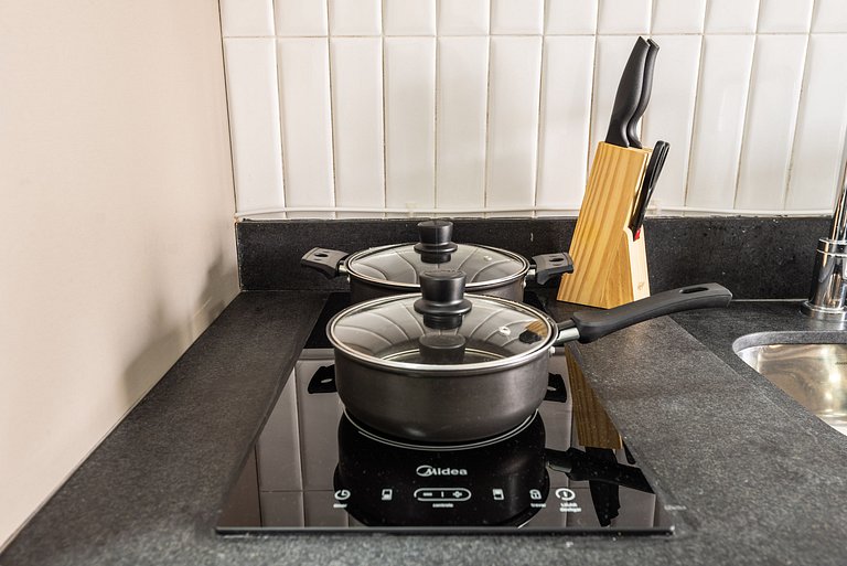 Studio em Pinheiros com piscina e academia - PG712