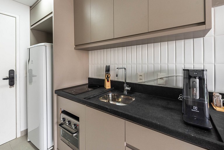 Studio em Pinheiros com piscina e academia - PG712