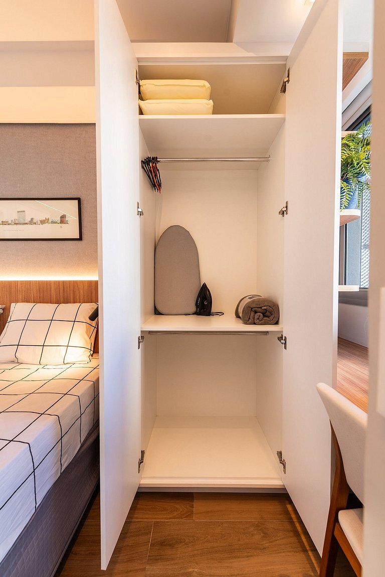 Studio c/ Piscina e Metrô em Pinheiros - PG313