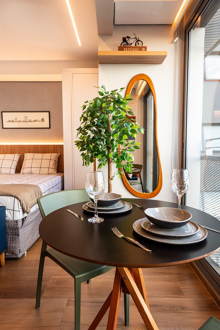 Studio com Piscina e Metrô em Pinheiros - PG313