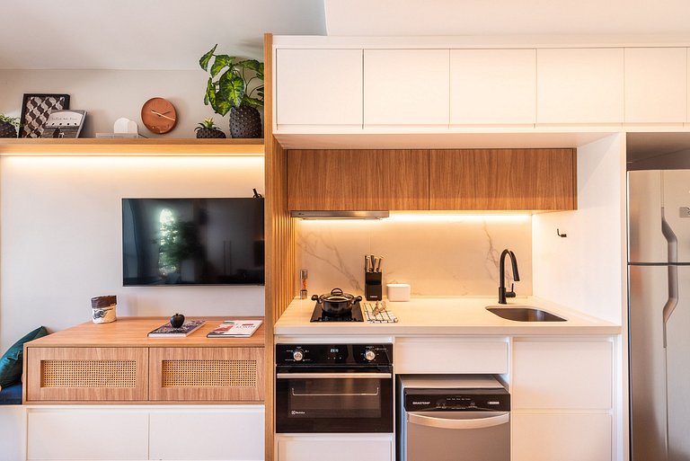 Studio c/ Piscina e Metrô em Pinheiros - PG313