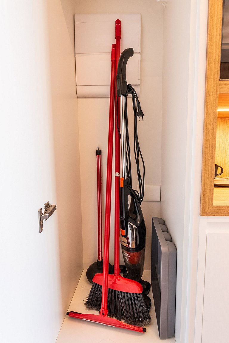 Studio c/ Piscina e Metrô em Pinheiros - PG313