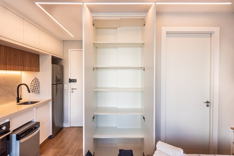 Studio Alto Padrão - Piscina - Pinheiros - PG413