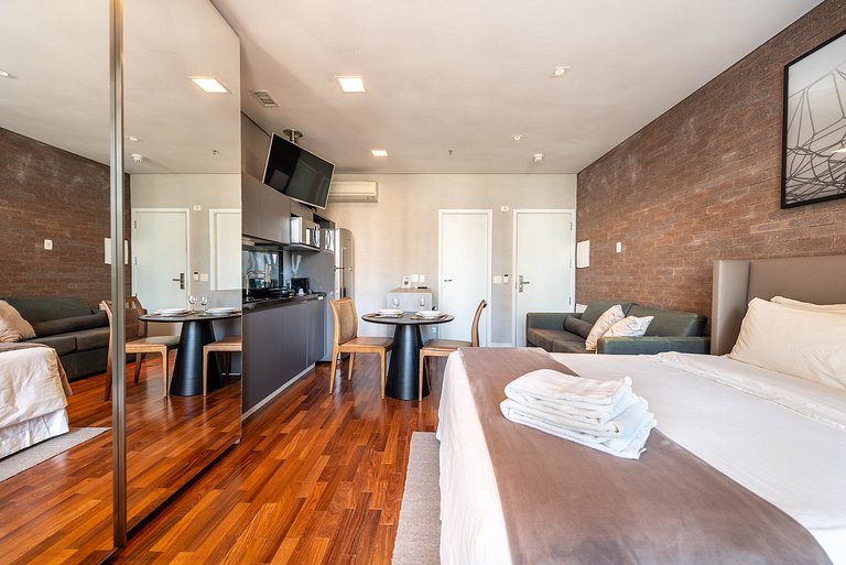 Studio Alto Padrão com Limpeza Diária - EF49