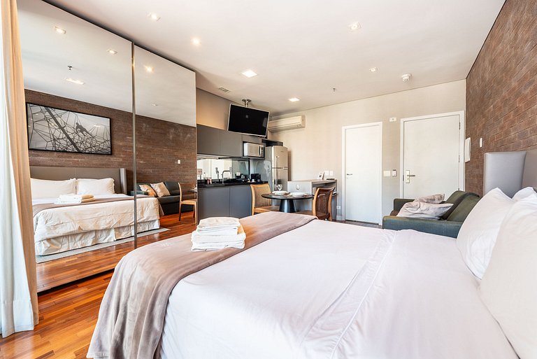 Studio Alto Padrão com Limpeza Diária - EF49