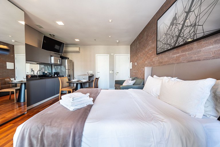 Studio Alto Padrão com Limpeza Diária - EF49