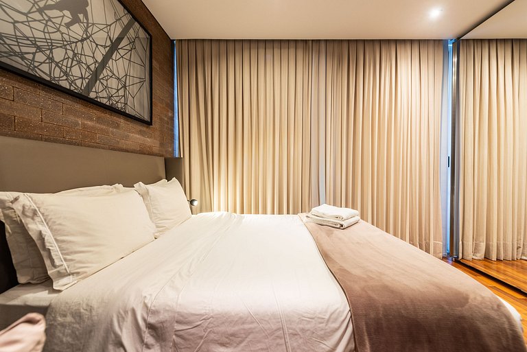 Studio Alto Padrão com Limpeza Diária - EF49