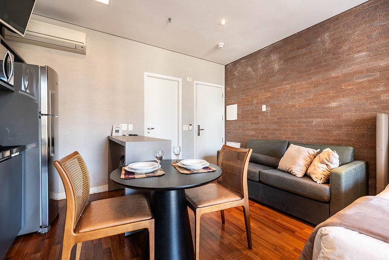 Studio Alto Padrão com Limpeza Diária - EF49