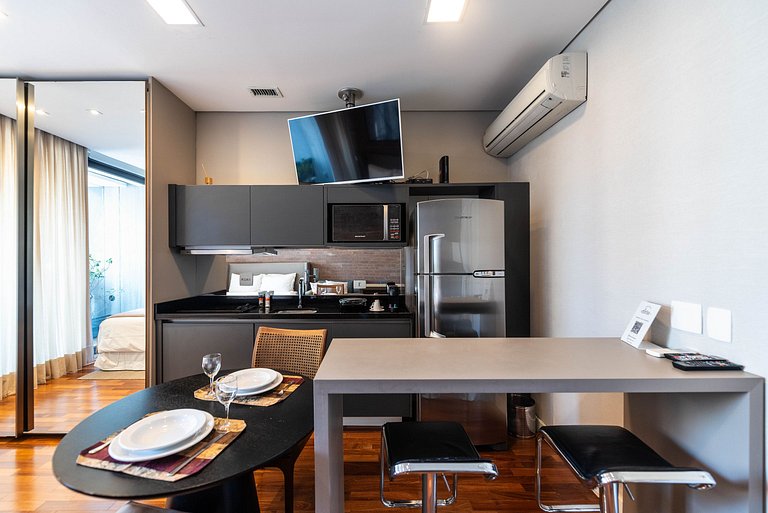 Studio Alto Padrão com Limpeza Diária - EF49