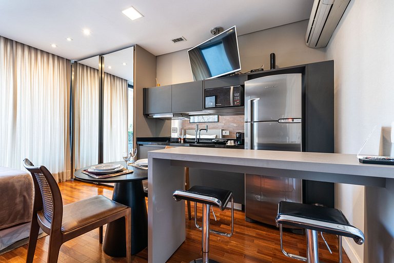 Studio Alto Padrão com Limpeza Diária - EF49