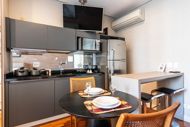 Studio Alto Padrão com Limpeza Diária - EF49