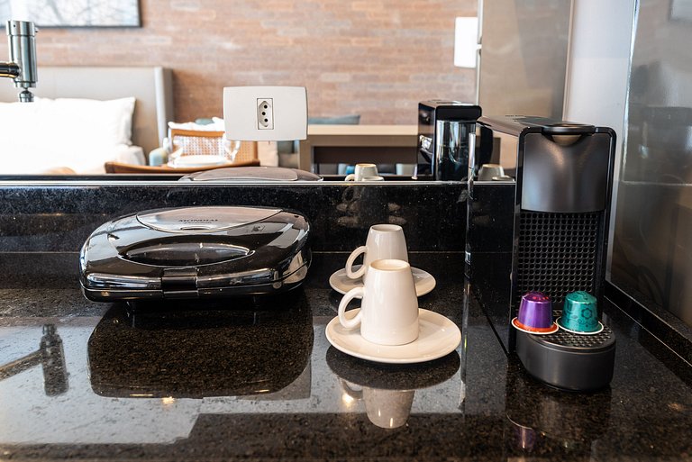 Studio Alto Padrão com Limpeza Diária - EF49