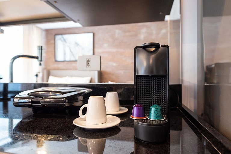 Studio Alto Padrão com Limpeza Diária - EF49