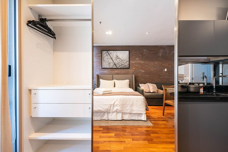 Studio Alto Padrão com Limpeza Diária - EF49