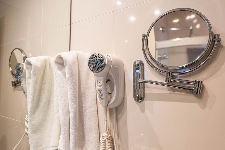 Studio Alto Padrão com Limpeza Diária - EF49