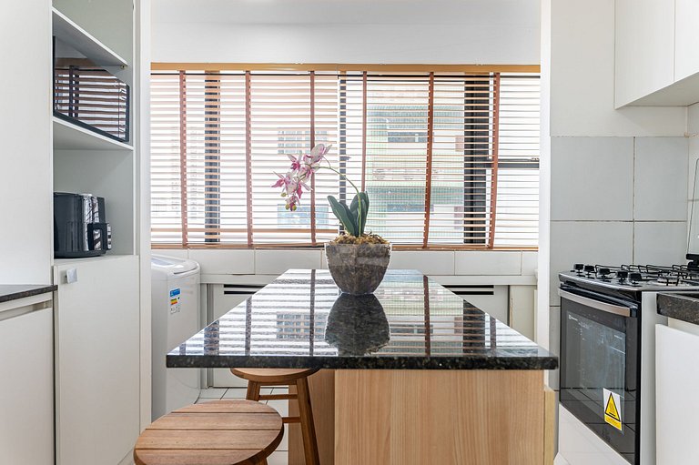 Apartamento com vista incrível e piscina - GS501