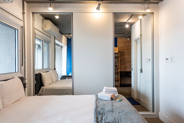 Studio moderno com vista no Brooklin - L205