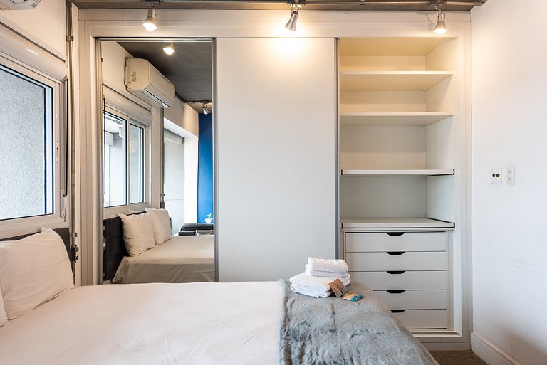 Studio moderno com vista no Brooklin - L205