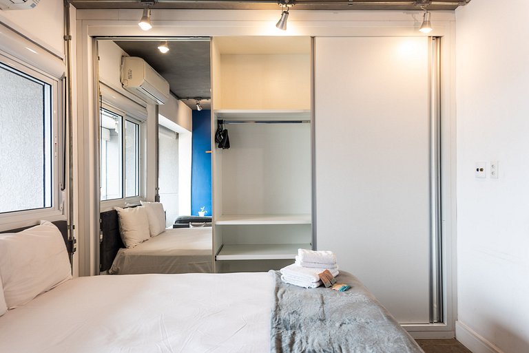 Studio moderno com vista no Brooklin - L205