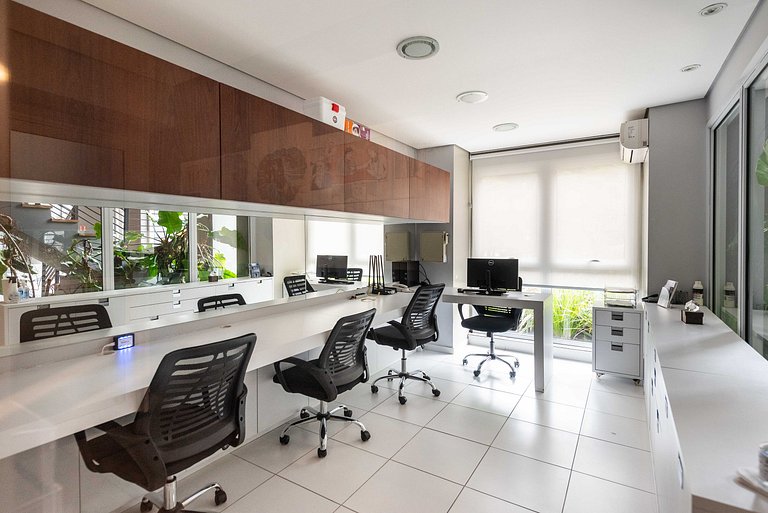 Studio moderno com vista no Brooklin - L205