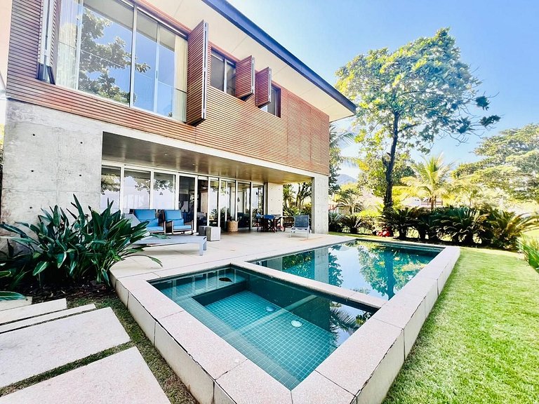 Casa Alto Padrão Pé na Areia | Guaecá - CG