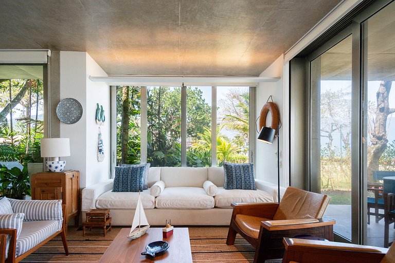 Casa Alto Padrão Pé na Areia | Guaecá - CG