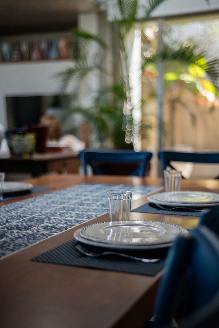 Alto Padrão Pé na Areia com Piscina em Guaecá - CG