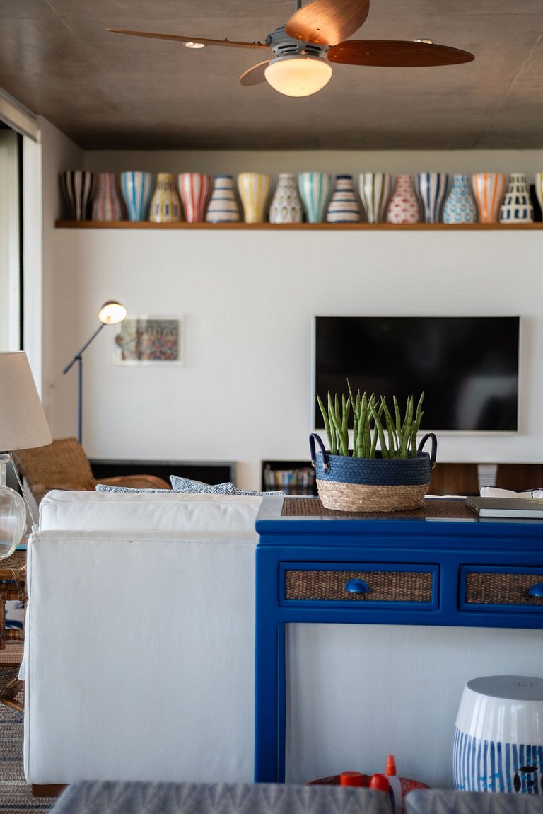Alto Padrão Pé na Areia com Piscina em Guaecá - CG