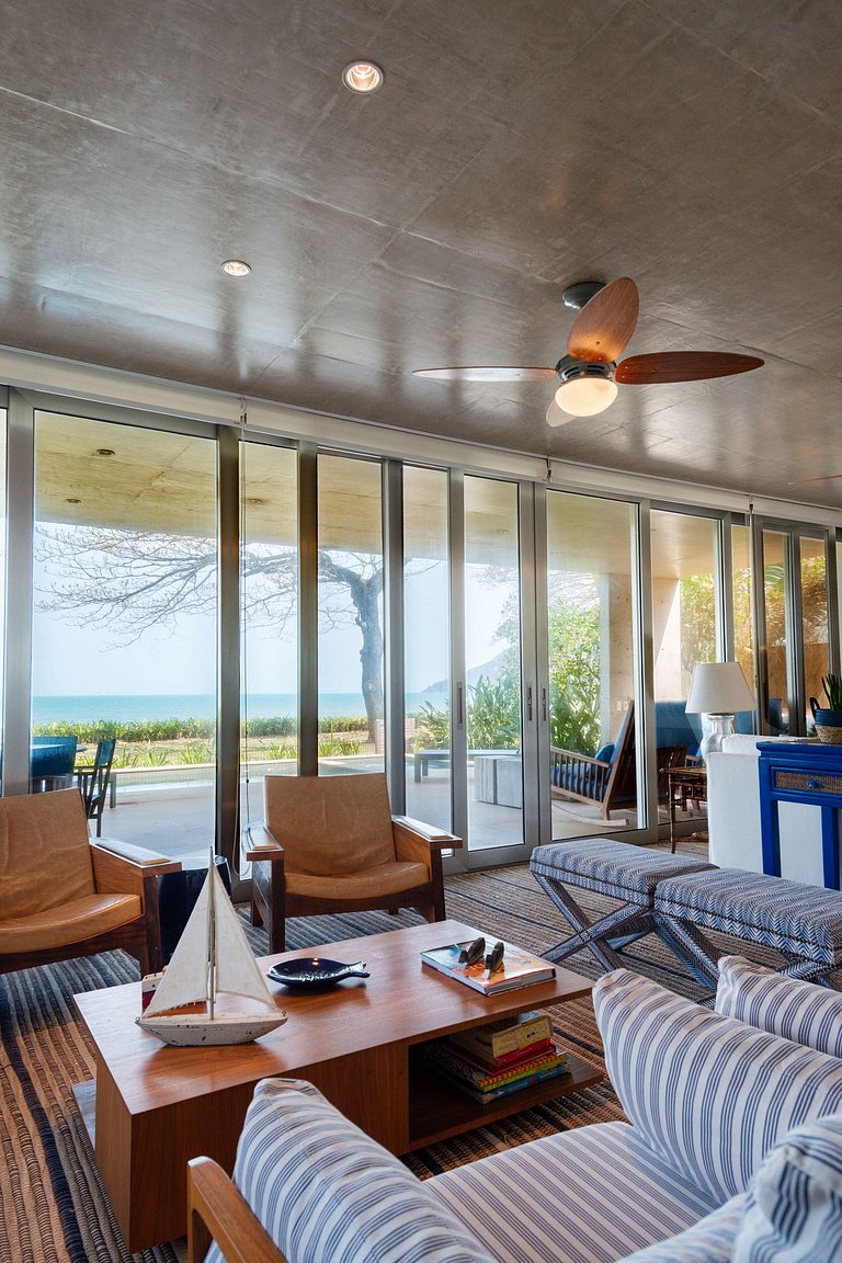 Casa Alto Padrão Pé na Areia | Guaecá - CG